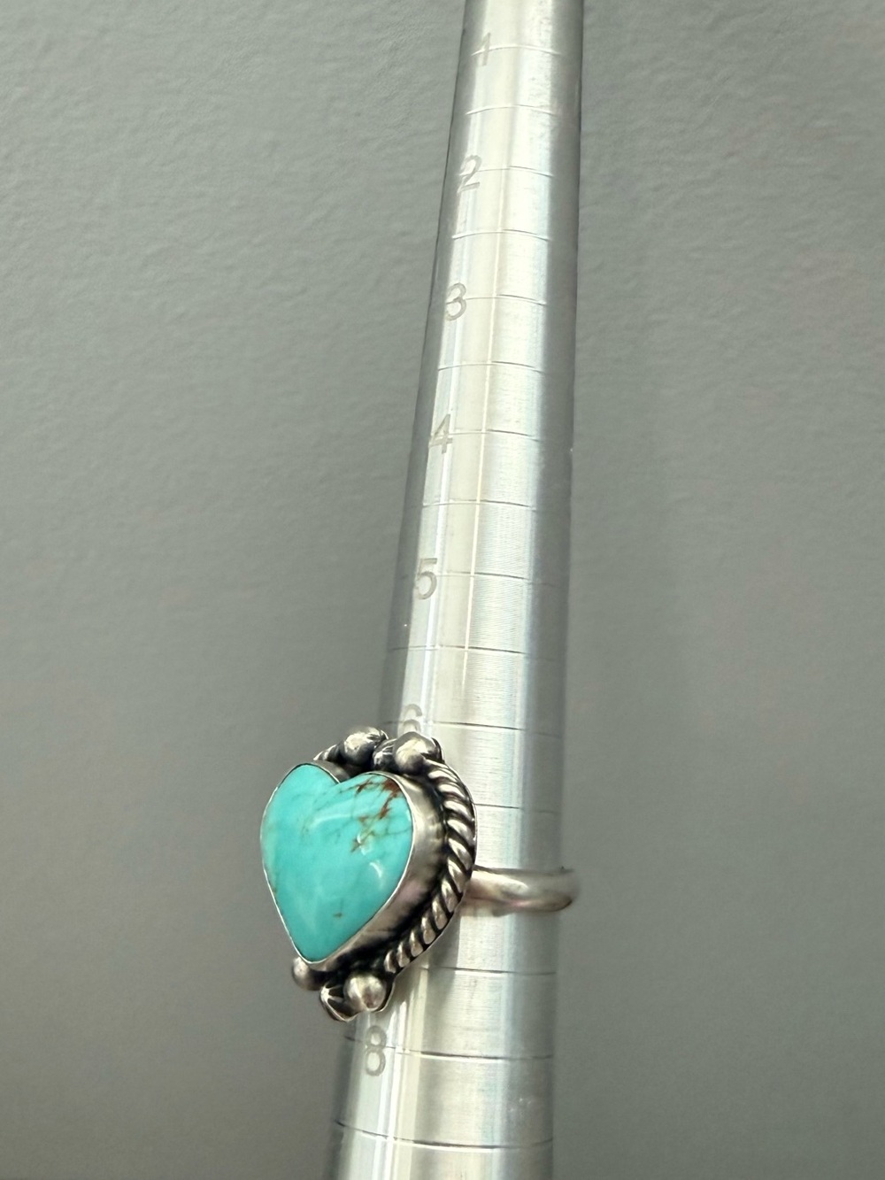 Native America Navajo Sterling Silver Kingman Turquoise Heart Ring - Picture 4 of 5